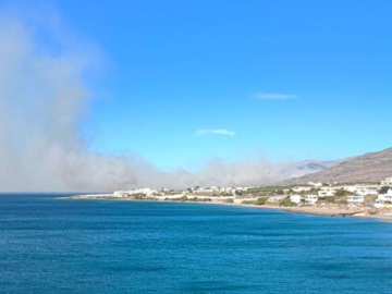 Κρήτη: Μεγάλη φωτιά στην Ιεράπετρα, πνέουν άνεμοι 8 μποφόρ - 112 για εκκενώσεις οικισμών