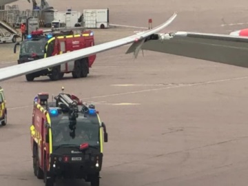 Απίστευτο συμβάν στο Χίθροου: Αεροπλάνα συγκρούστηκαν στον διάδρομο προσγείωσης