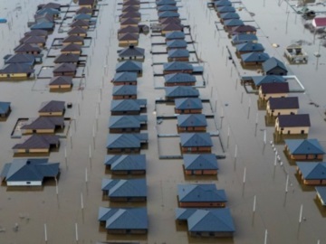 Πλημμύρες σε Ρωσία και Καζακστάν - Χιλιάδες άνθρωποι απομακρύνθηκαν από τα σπίτια τους
