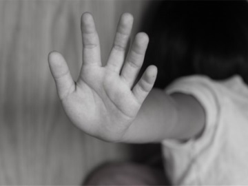 Σοκ στο Πέραμα: Πατέρας κατηγορείται για το βιασμό της 5χρονης κόρης του