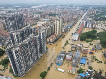 Καταρρακτώδεις βροχές στην Κίνα: Τουλάχιστον τρεις νεκροί από πλημμύρες