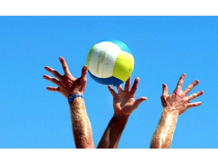 Αγώνας αστέρων στην Αίγινα για το Beach Volley