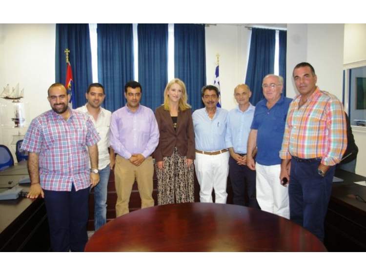 Οι νέοι Δήμαρχοι των νησιών συναντήθηκαν με την Ρένα Δούρου στην Ύδρα 