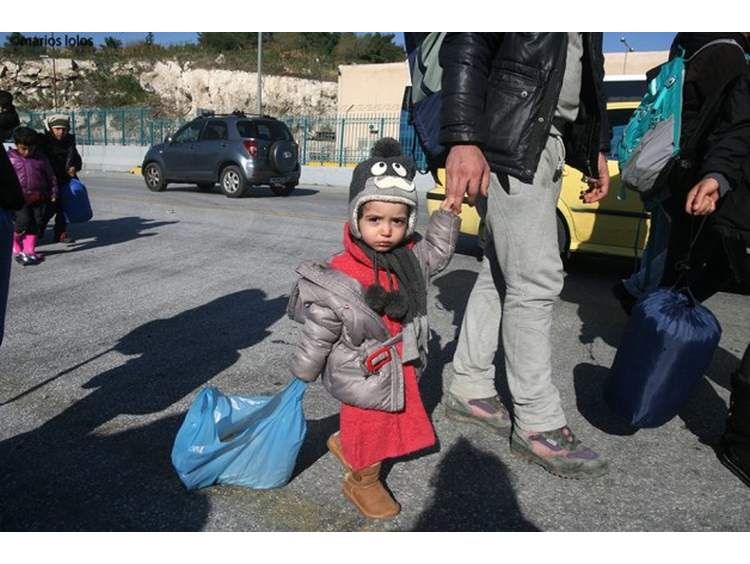 Μεταφορά προσφύγων σε ξενοδοχεία στο Πόρτο Χέλι και στον Ισθμό