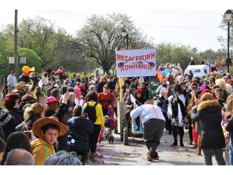 Αποκριάτικο ξεφάντωμα στο 10ο Καρναβάλι Μεσαγρού Αίγινας