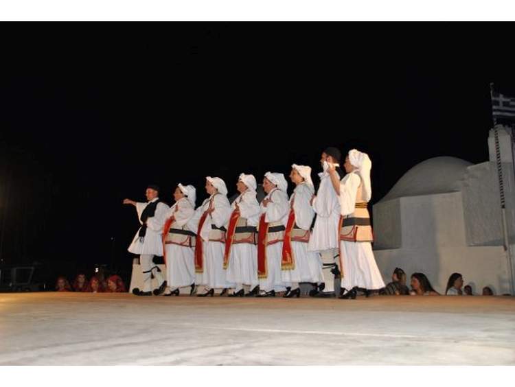 Αίγινα: Εντυπωσίασε το 8ο Φεστιβάλ Παραδοσιακών Χορών